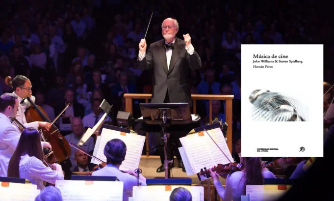 John Williams dirigiendo una orquesta junto a la portada del libro Música de Cine de Hernán Pérez