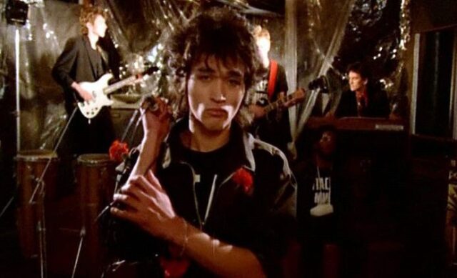 escena final de la película assa con victor tsoi cantando