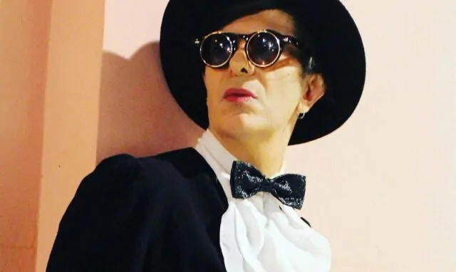 foto de Law Pop con sombrero y anteojos de sol