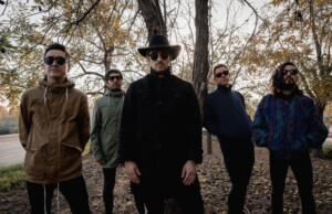 Desde Chile la historia de Iza el alma: su apertura de shows para La Ley y Turf, el guiño a Atahualpa Yupanqui y un sentido homenaje a Virus iza el alma