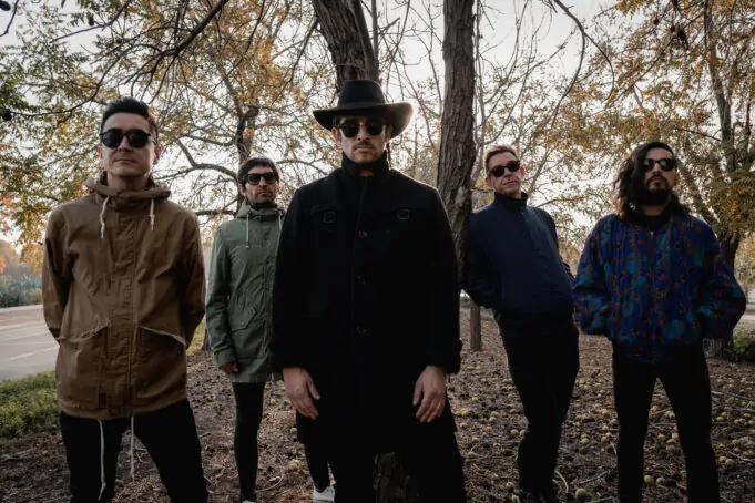 Desde Chile la historia de Iza el alma: su apertura de shows para La Ley y Turf, el guiño a Atahualpa Yupanqui y un sentido homenaje a Virus iza el alma