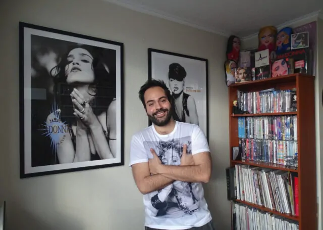 eduardo espinoza con su colección sobre madonna