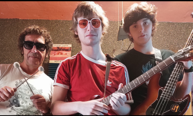 la banda nothing good con sus instrumentos