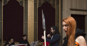 fotografía de paula castelli para soma ópera, cantante orquesta y director