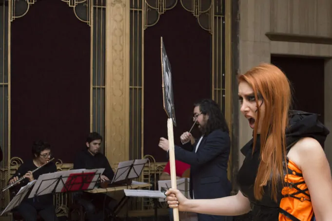 fotografía de paula castelli para soma ópera, cantante orquesta y director
