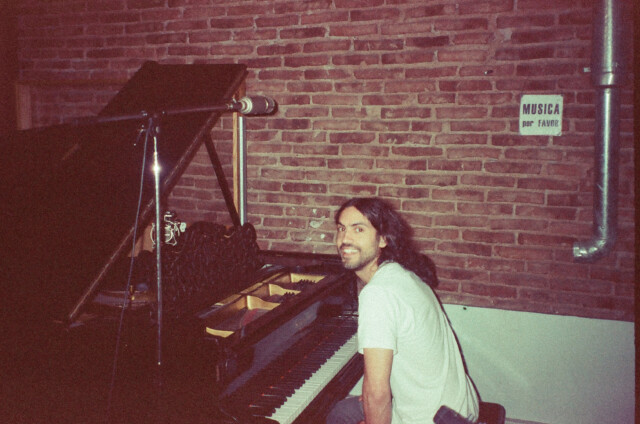 Nicolas Olea nicolás olea al piano