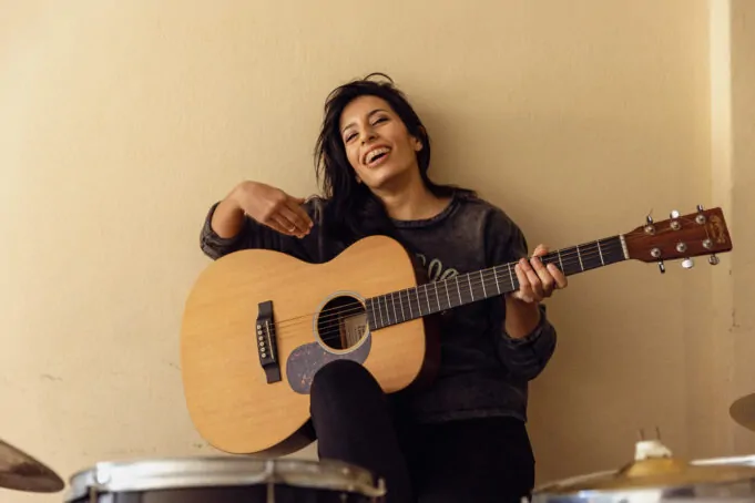 Daiane Antoine te pregunta: ¿Me Creerías?, con su nuevo single daiane antoine y guitarra