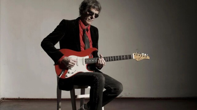Spinetta luis alberto Spinetta tocando guitarra