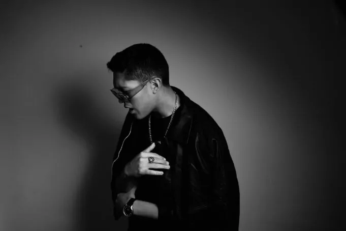 Tom Izzi presenta su nueva canción «Cuerø» y habla sobre los tiempos actuales de la música y la vida Tom Izzi