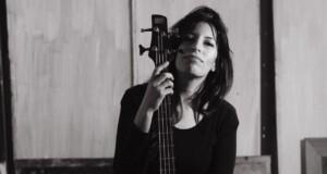 daiane antoine y su bajo