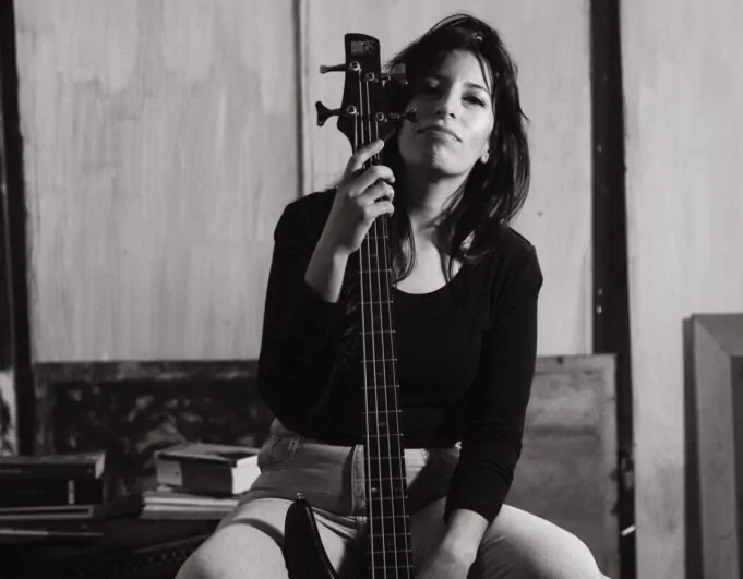 Daiane Antoine encuentra su voz en su debut como solista con su EP «Sin poder esconderme» daiane antoine y su bajo
