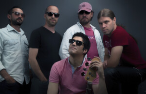 Aldea 353 presenta su versión unplugged de «Tiempo y Azar» aldea 353