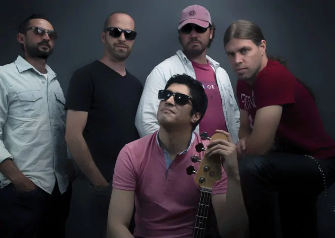 Aldea 353 presenta su versión unplugged de «Tiempo y Azar» aldea 353