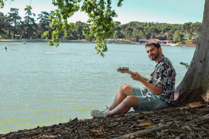 Luisko presenta su nuevo sencillo «Un Dado» combinando pop y ritmos latinos luisko