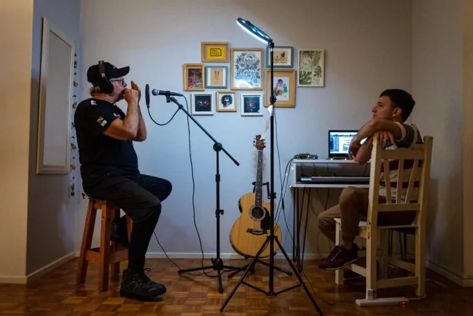 David Tagger y León Gieco lanzan su emotiva colaboración: «En el fondo del mar» david tagger leon gieco en el estudio