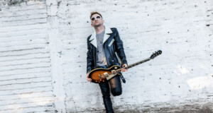 lucas gunner con guitarra