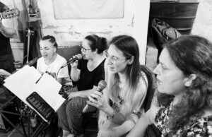 Madre Tierra Folclore presenta el show «Desafío al silencio – Voces que despiertan» en homenaje al Día Internacional de la Mujer dia de la mujer cantantes tandil