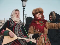 Ruski Vibes: sonidos desde el gigante del este woman in red and white dress holding white stick