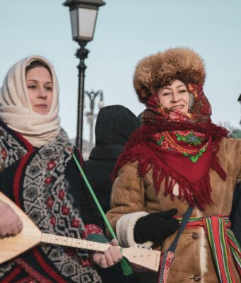 Ruski Vibes: sonidos desde el gigante del este woman in red and white dress holding white stick