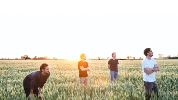 Hola, Terrícola! presenta su álbum debut hola terrícola