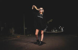 «No es real» El nuevo sencillo de Azu