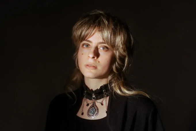 Azul Schenquerman presenta su tercer disco: «Demasiado humana» azul schenquerman