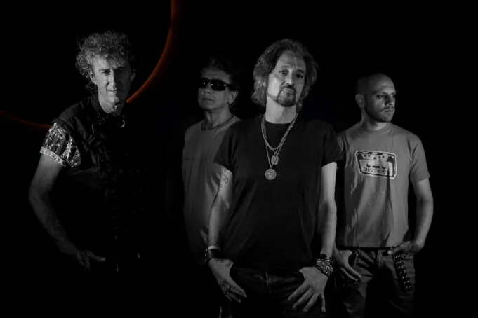 Duna y un show en vivo en Strummer Bar el sábado 3 de agosto duna