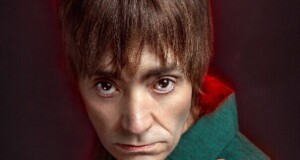 rodrigo martin vocalista de juana la loca, portada de su libro tramas