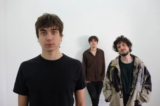 Tomás Kadijevich lanzó «Usuarios de la rabia», su disco debut TOMÁS KADIJEVICH