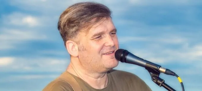 Life is not a competition: canciones que funcionan como refugio en tiempos inciertos