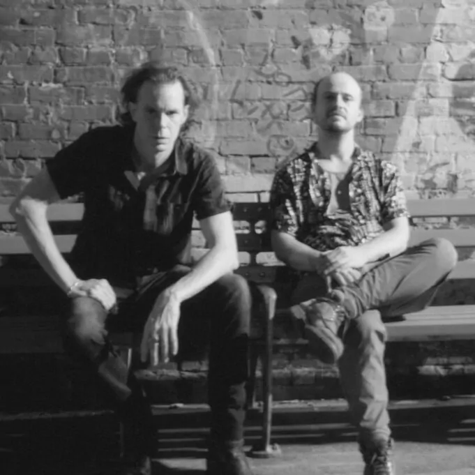 Fractal Caravan lanzó su disco homónimo debut, garage rock con enfoque futurista fractal caravan