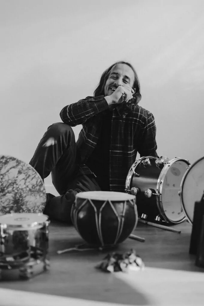 Canja: percusión, raíz y renacimiento en “Floor”