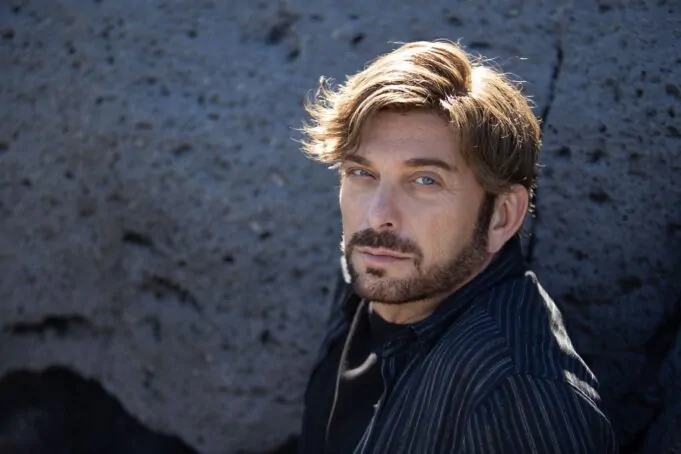Giuseppe Cucè presenta el peso invisible de las emociones en «Ventuno», su nueva obra giuseppe cuse