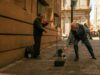 Tercera Guerra Mundial: el regreso del juglar, cultura de élite en economías de supervivencia man playing violin on a street