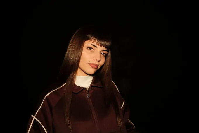 Soffia Philo abrió su corazón en su nuevo single «Me presento» Soffia Philo