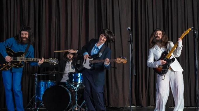 Moonline: la vuelta del formato girlband está que «Arde» moonline