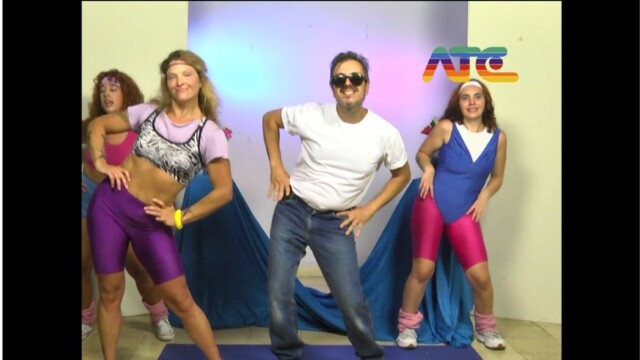 Con una estética visual impecable y un sonido que remite a los mejores años del synth-pop, BAT presenta "Nuestros Anhelos", una de las producciones más cuidadas de la escena tandilense actual.