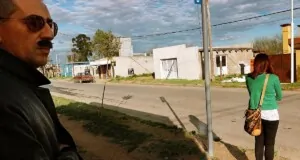 Escena del videoclip Carolina de Movediza de Crisantemo y la Cofradía Variopinta filmado en Tandil.