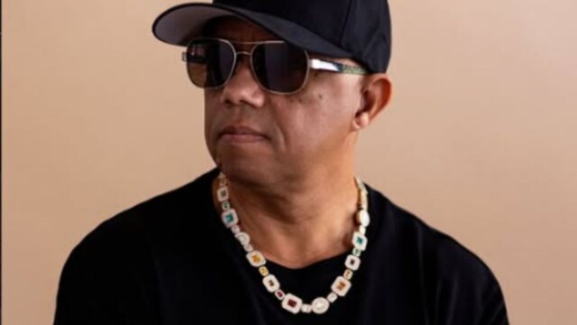 DJ Matrix DJ Matrix regresa a la música con nuevas canciones tras casi cuarenta años de ausencia desde el lanzamiento de Feel My Bass.