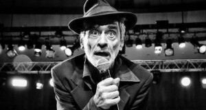 En 2014, David "Carpi" Martínez entrevistó a Daniel Melingo durante la presentación de Linyera. Un recorrido por el tango, Los Twist, Charly García, Miguel Abuelo y la música argentina.