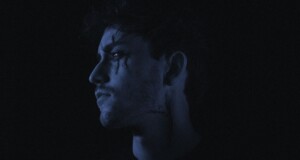 GUYONZZ debuta con "LOST", un poderoso sencillo junto a Micah Martin que fusiona electrónica, rock y metalcore con una propuesta cinematográfica.