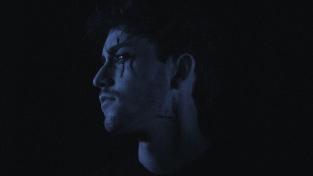 GUYONZZ GUYONZZ debuta con "LOST", un poderoso sencillo junto a Micah Martin que fusiona electrónica, rock y metalcore con una propuesta cinematográfica.