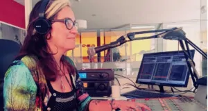 Georgina Bruno durante la entrevista para la sección La Banda Sonora de tu Vida de AqM Revista.