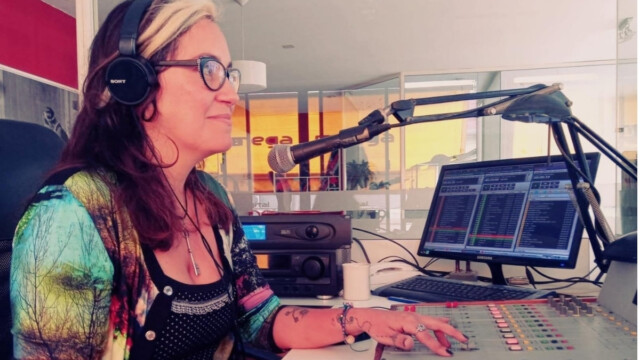 Georgina Bruno durante la entrevista para la sección La Banda Sonora de tu Vida de AqM Revista.