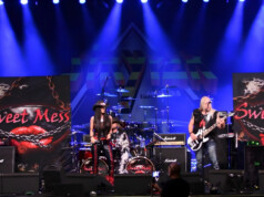 Sweet Mess presenta “My Machine”, un nuevo himno de hard rock cargado de intensidad y rebeldía Sweet Mess presenta "My Machine", un poderoso nuevo sencillo de hard rock que combina riffs intensos, letras profundas y una energía explosiva.