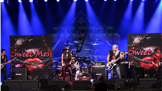 Sweet Mess Sweet Mess presenta "My Machine", un poderoso nuevo sencillo de hard rock que combina riffs intensos, letras profundas y una energía explosiva.