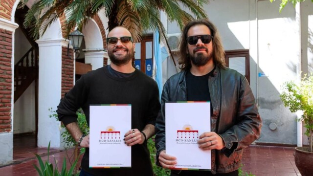 Integrantes de Regular Juan, banda nominada a los Premios AqM 2026.